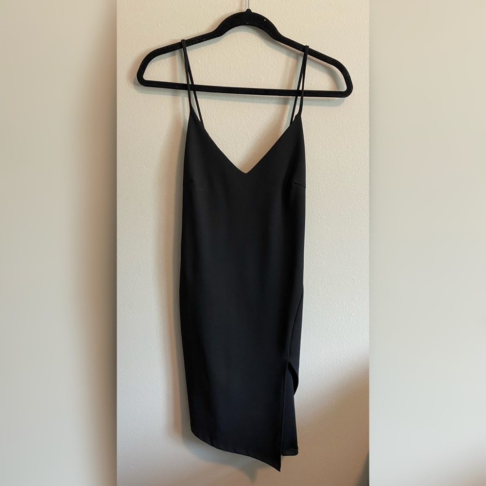 Elegant black mini dress with slit